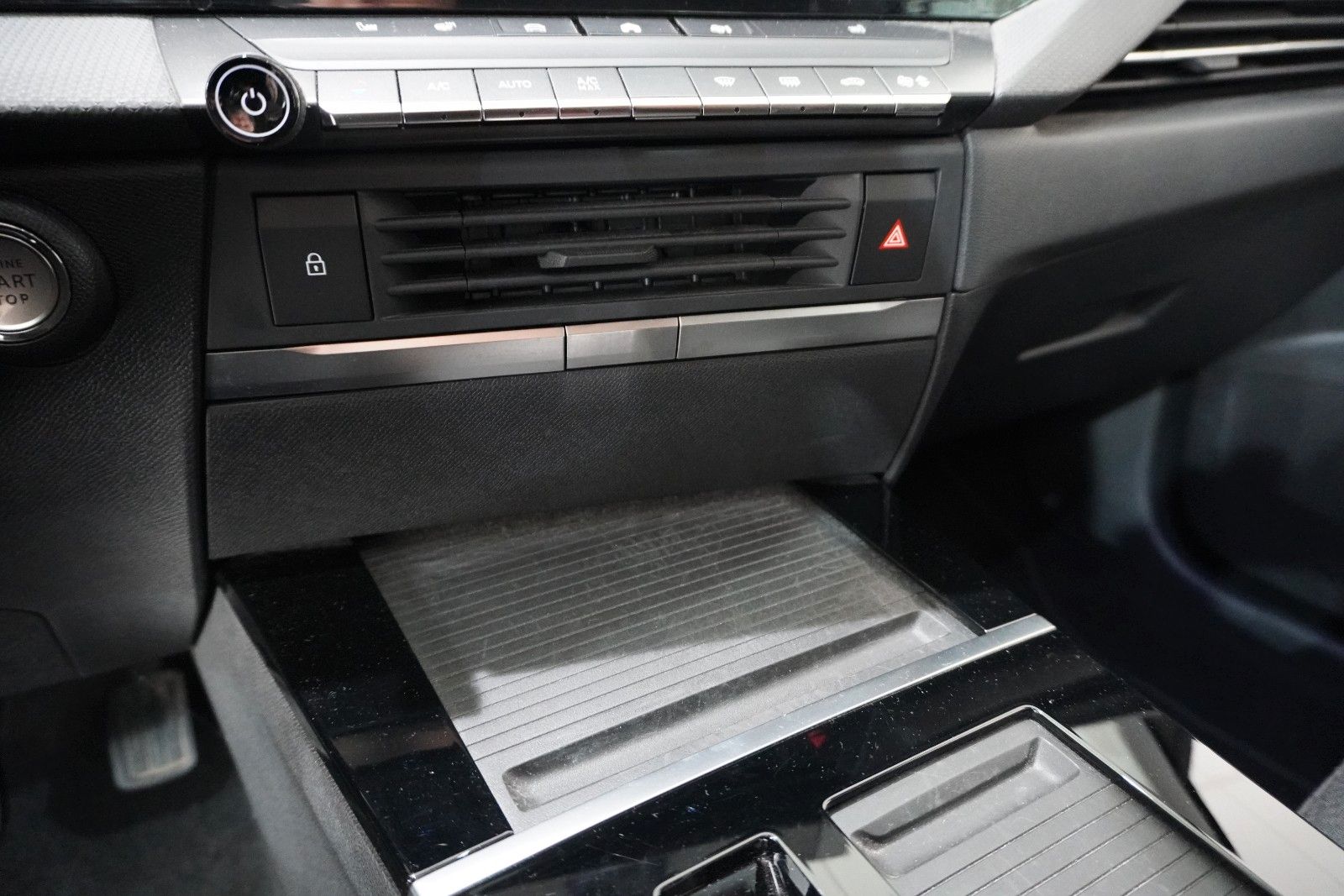 Fahrzeugabbildung Opel Astra L Lim. 1.6 HYBRID EDITION NAVI/KAMERA/AHK