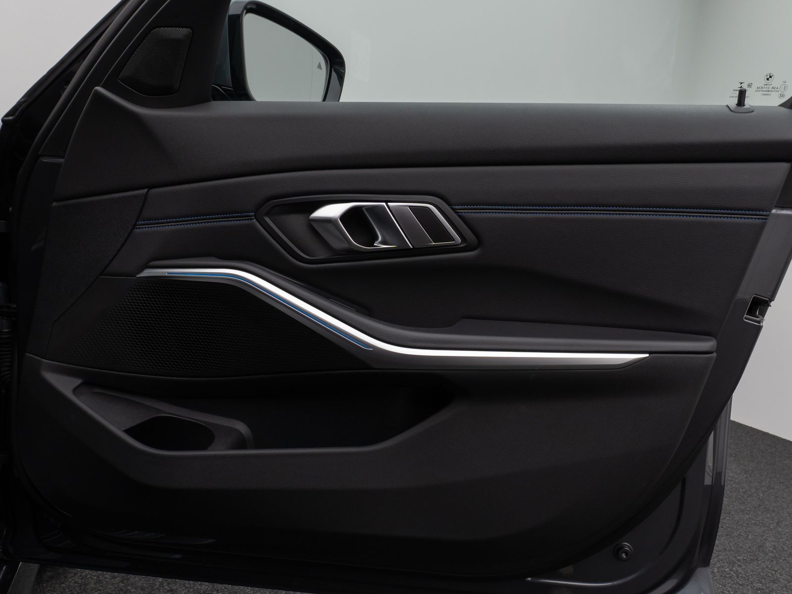 Fahrzeugabbildung BMW 330e  M Sport Kamera DAB HiFi DrivAssist 19Zoll