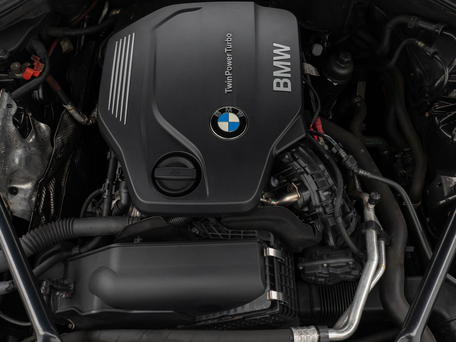 Fahrzeugabbildung BMW 520d Kamera Glasdach HUD HiFi Komfort Alarm AHK