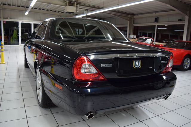 Fahrzeugabbildung Jaguar XJ8 4.2 Liter Sovereign/Schwarz mit beige/Top