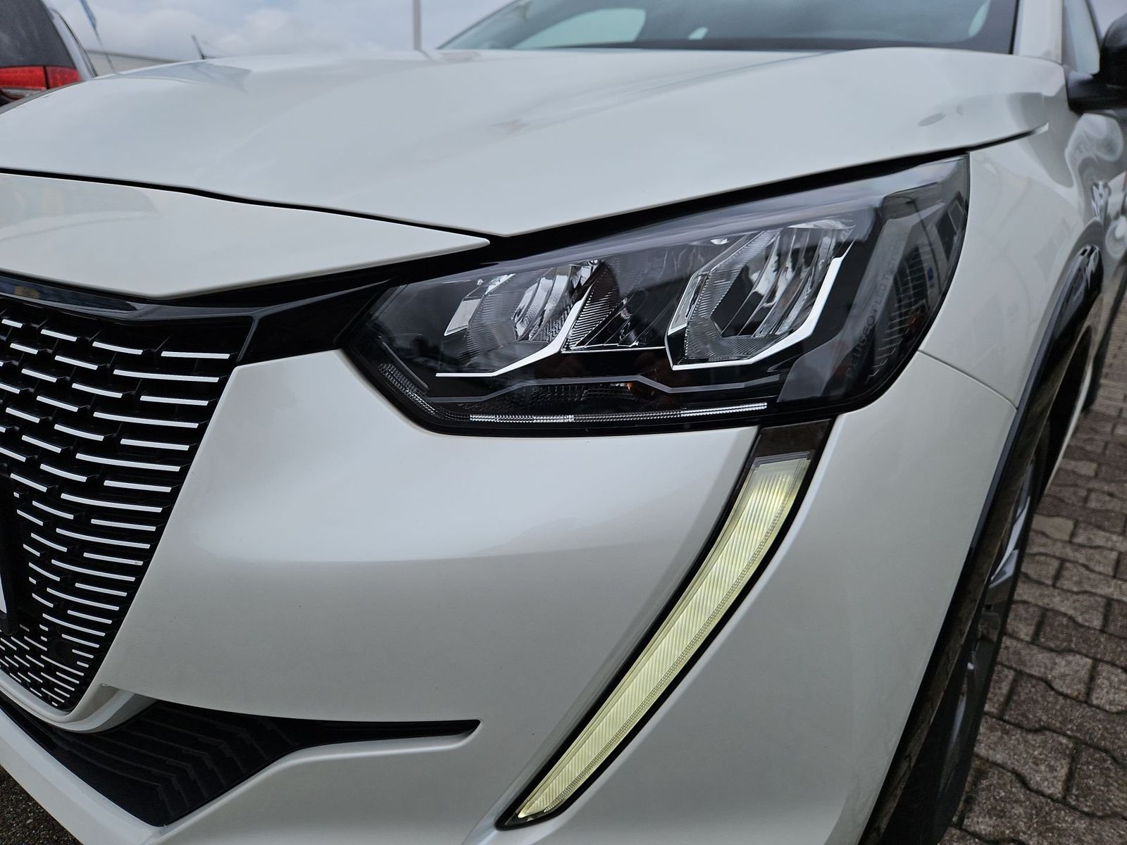 Peugeot 208 Elektromotor 136 Active Pack LED PDC SHZ imagem 3
