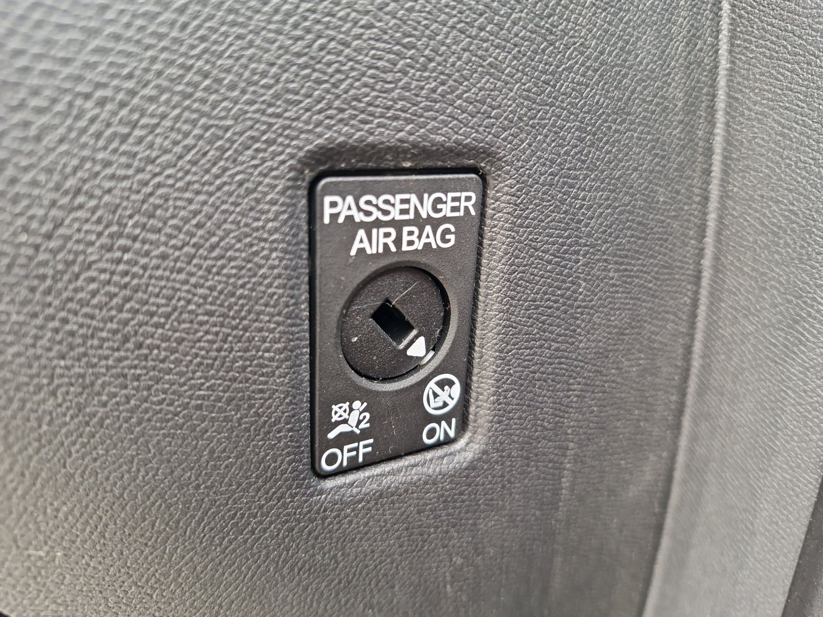 Fahrzeugabbildung SEAT Leon TSI FR LED Navi ACC Park-Assist SH LM ferti
