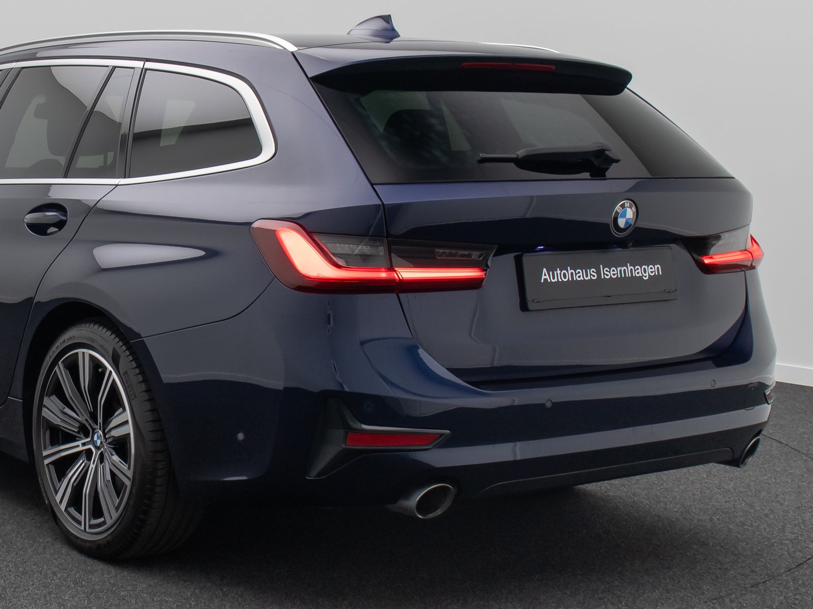 Fahrzeugabbildung BMW 330d xD SportLine DAB Laser DisKey HiFi Panorama