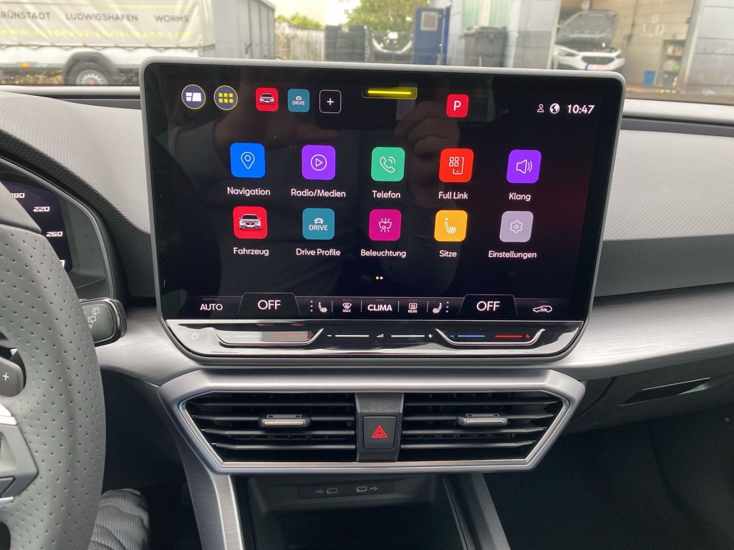 Fahrzeugabbildung SEAT Leon FR*NAVI*PDC*CAM*SHZ*Car-Play*Beats*