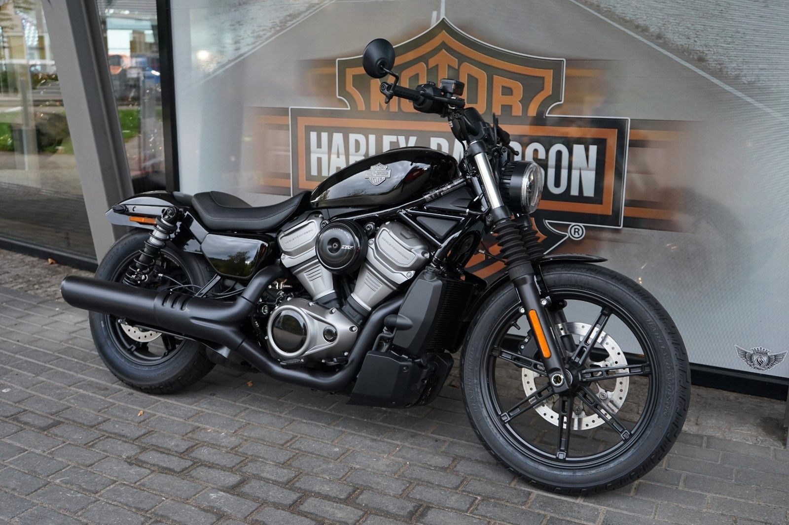 Fahrzeugabbildung Harley-Davidson Sportster Nightster 975 mit Umbauten