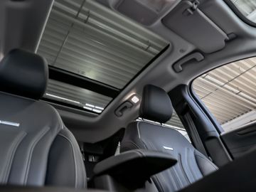 Ford Kuga 2.5 Plug-In Hybrid Vignale Stauassistent