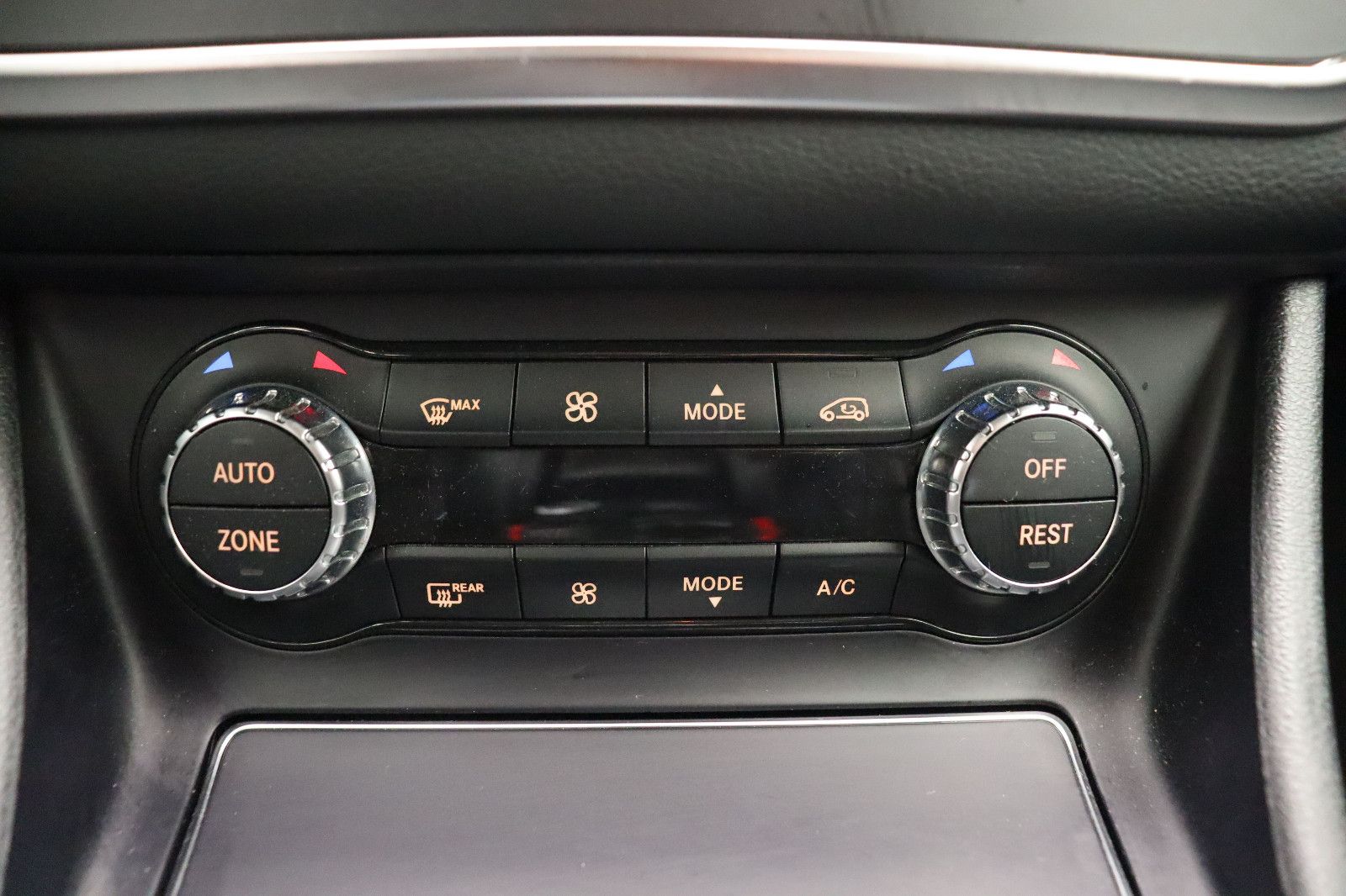 Fahrzeugabbildung Mercedes-Benz GLA 220 d 4Matic AHK NAVI KAMERA LED