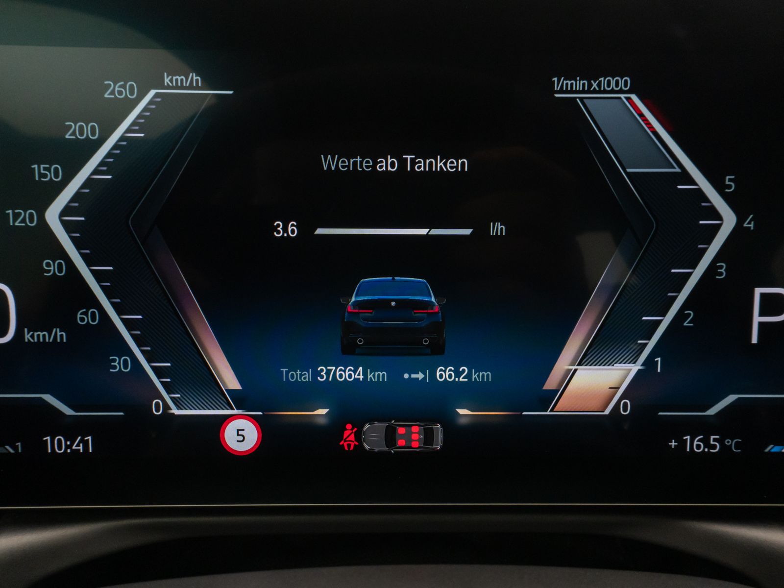 Fahrzeugabbildung BMW 318i DAB PDC Widscreen Geschwindigkeitsreg LED