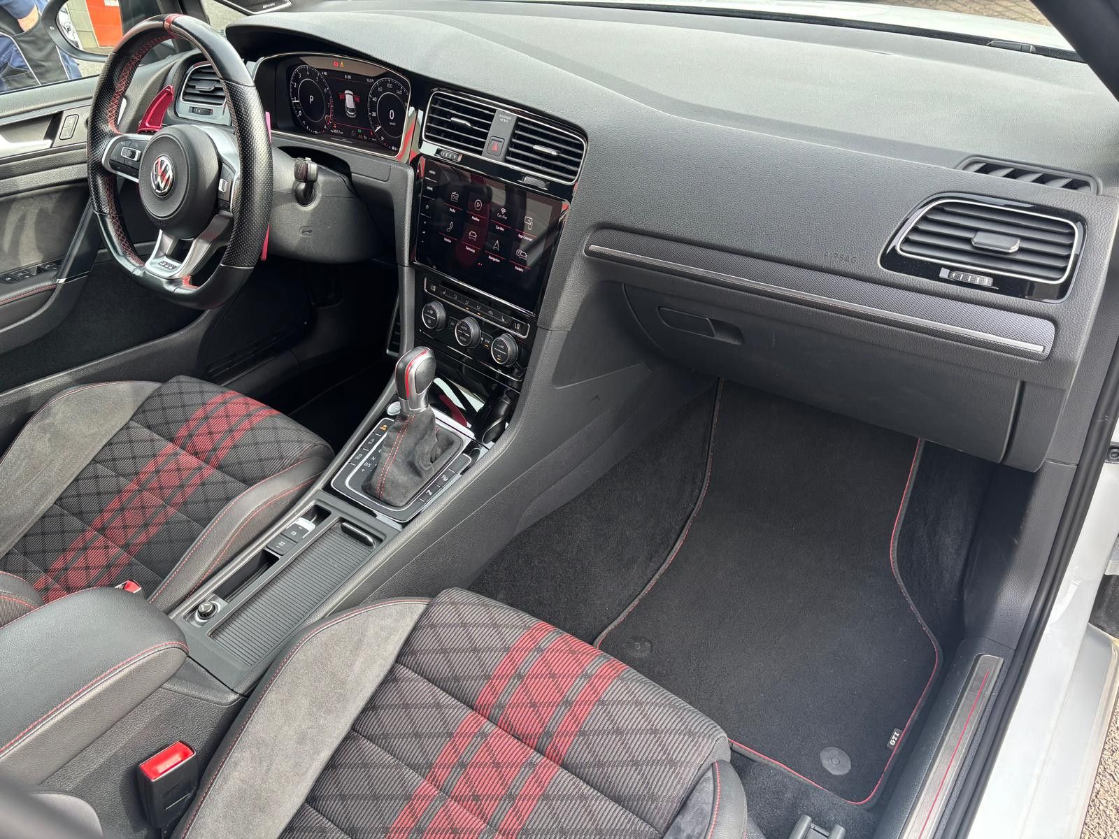 Fahrzeugabbildung Volkswagen Golf GTI TCR AKRAPOVIC-DYNAUDIO-ACC-RFK-DCC-ALC.