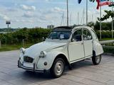 Citroën 2 CV mit verzinktem Rahmen - weiße Citroën 2 CV