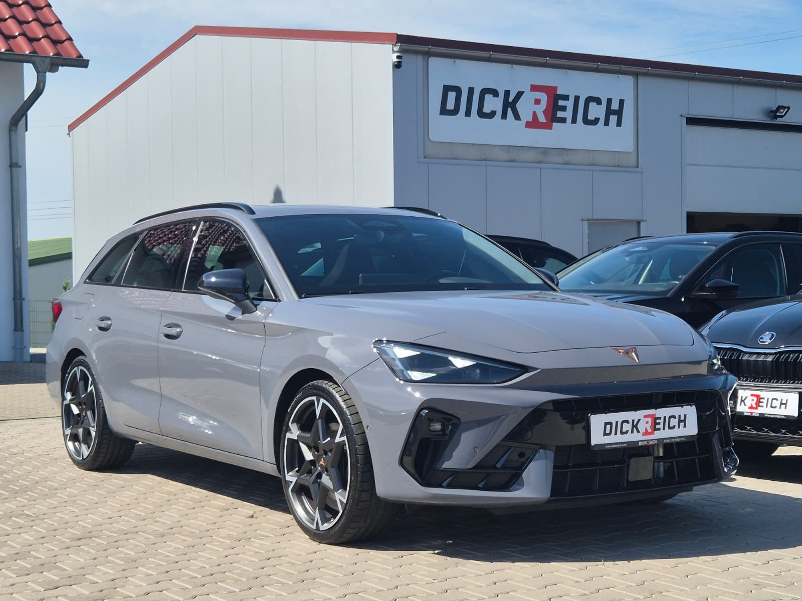 Fahrzeugabbildung CUPRA Leon 1.5 eTSI PANO*DCC*MATRIX*DINAMICA*AHK*5JG.