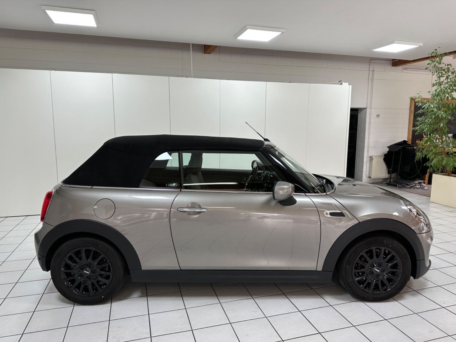 Fahrzeugabbildung MINI MINI ONE Cabrio