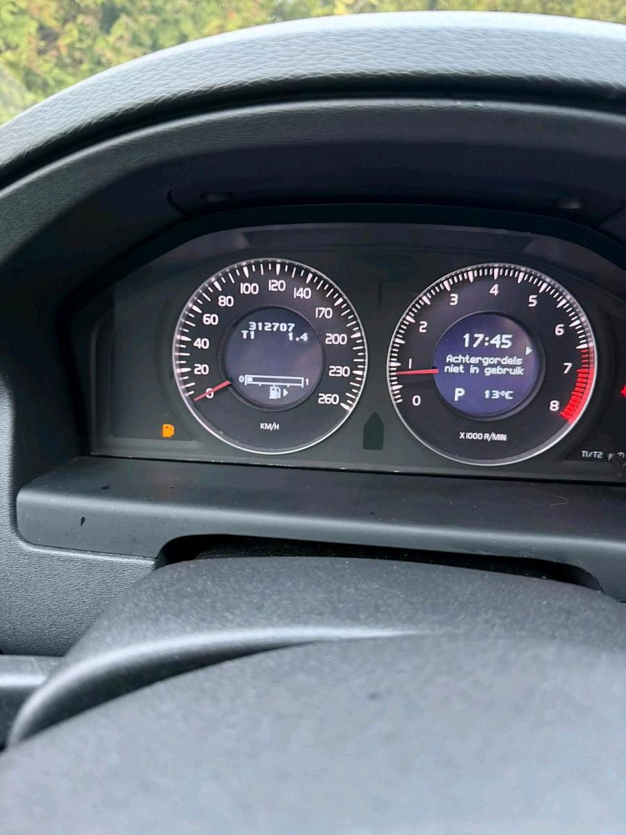 Volvo V70 2009 — photo 10