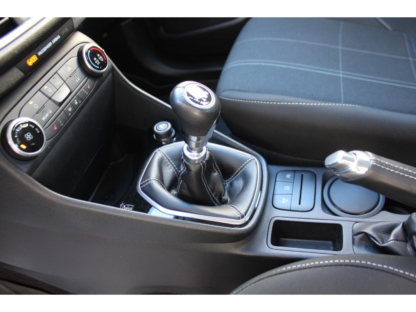 Fahrzeugabbildung Ford Fiesta Cool & Connect AppLink GRA PDC Winter-P.