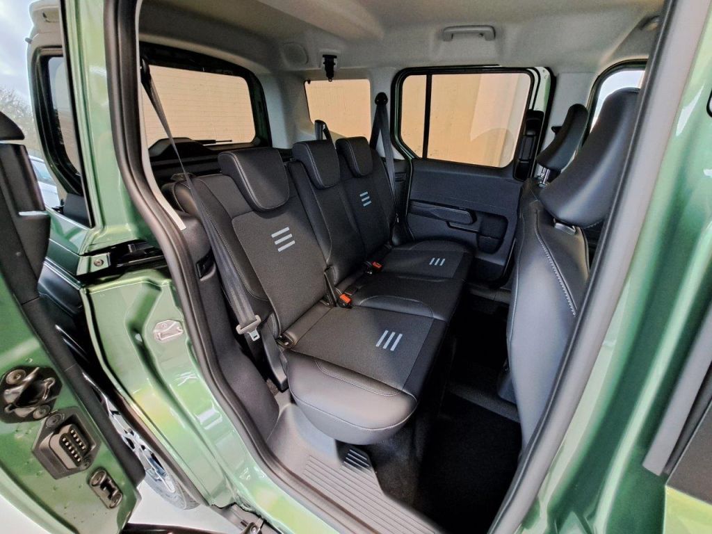 Fahrzeugabbildung Ford Tourneo Courier Active Automatik