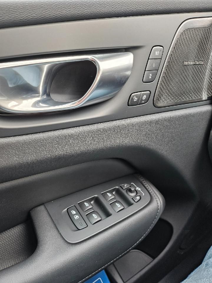 Fahrzeugabbildung Volvo XC60 Ultimate Dark AWD