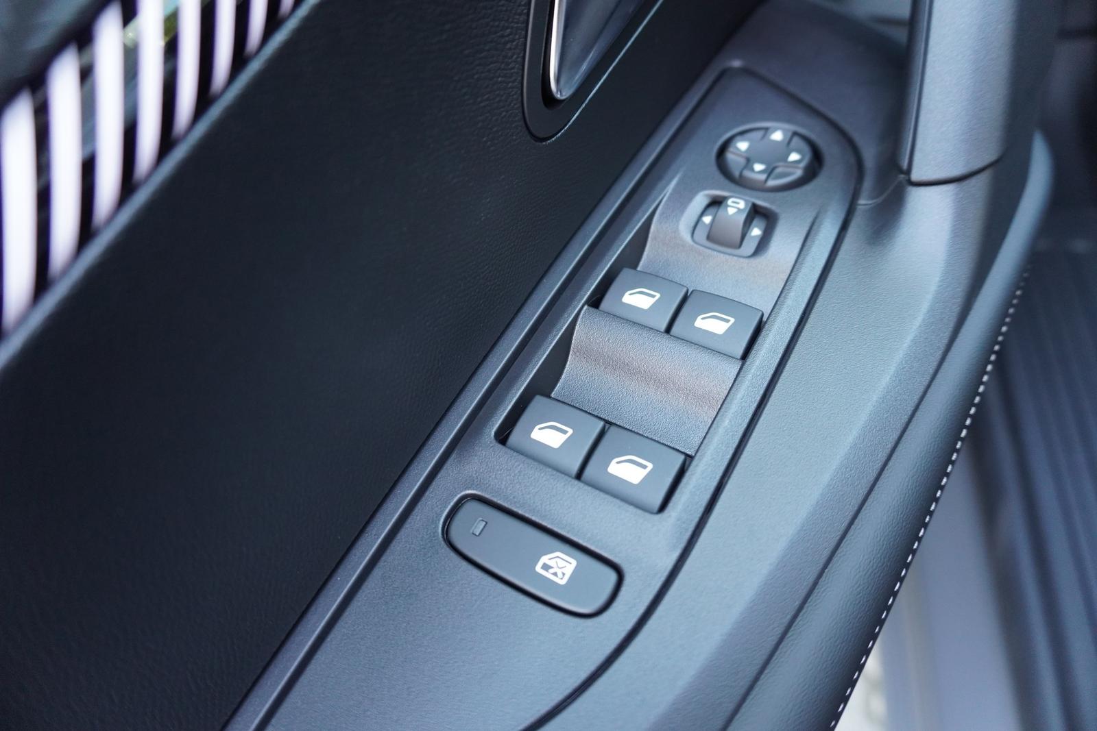 Peugeot 2008 PureTech 145 Aut. LED ACC Navi 360°