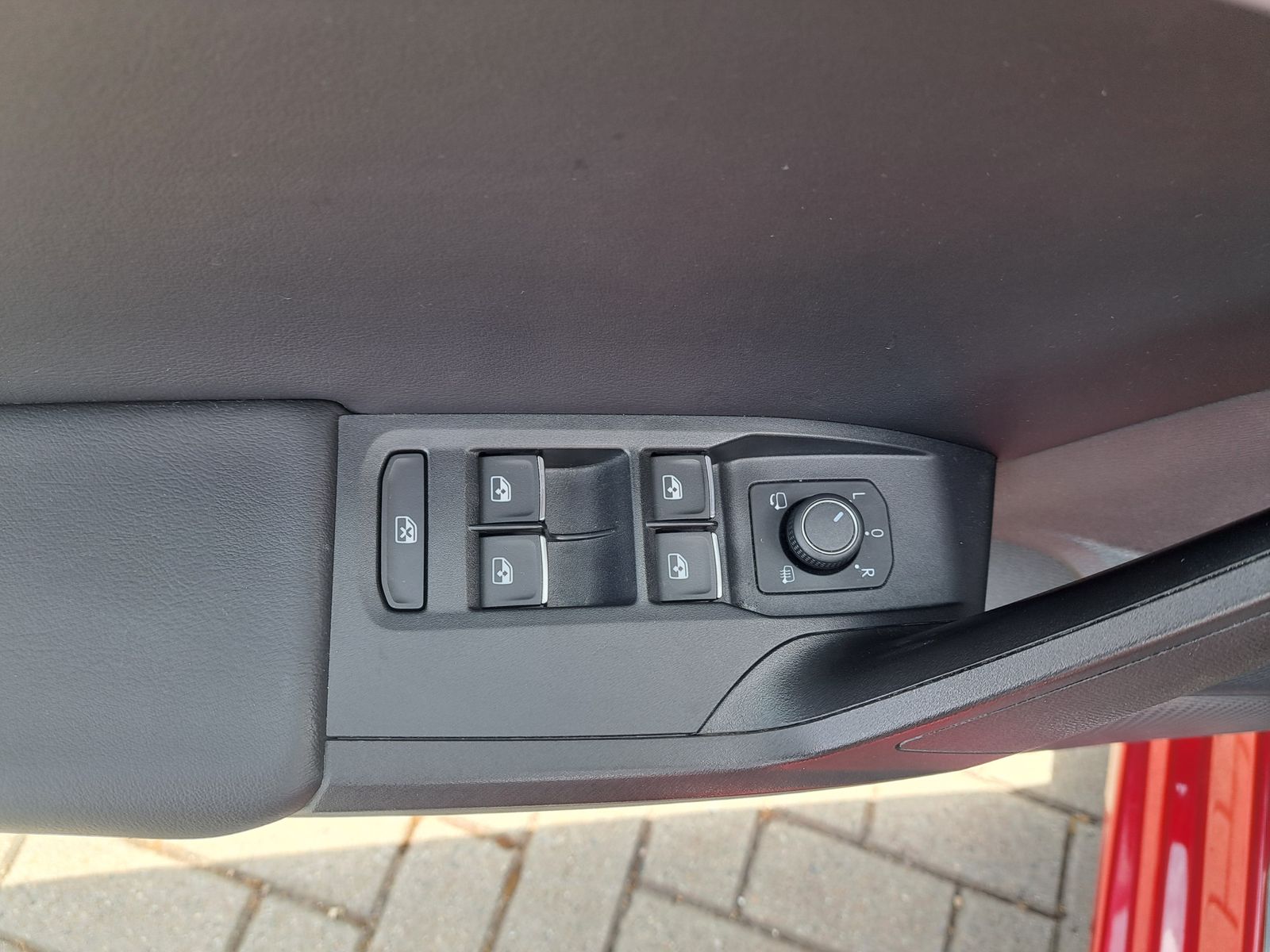 Fahrzeugabbildung SEAT Leon FR ST eTSI LED NAVI PARK-ASSISTENT