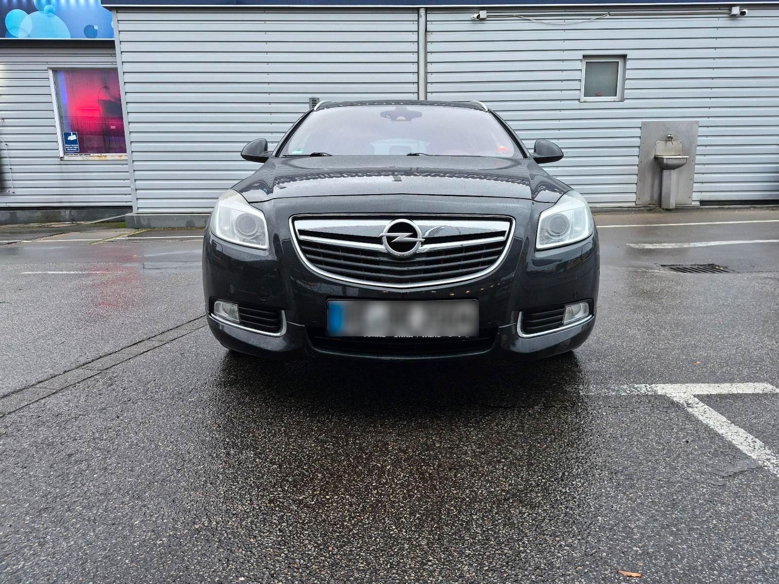 Opel Insignia 2012 — rear view