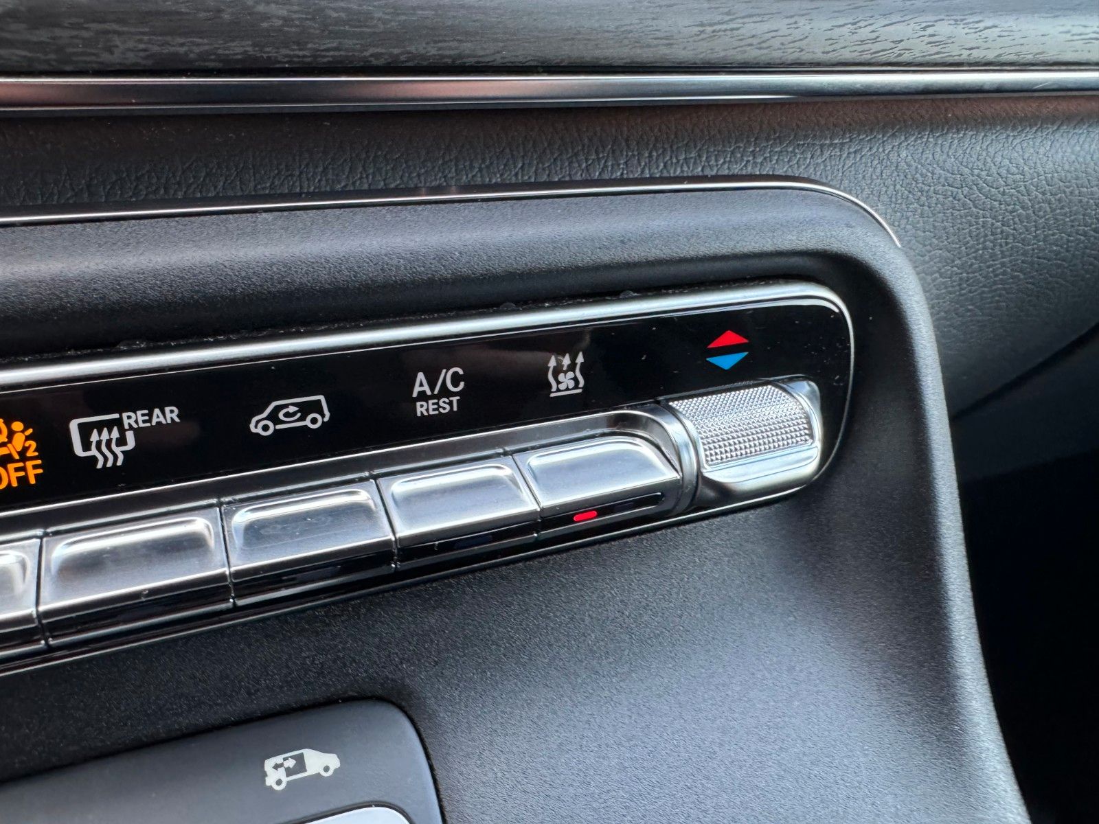 Fahrzeugabbildung Mercedes-Benz V 300 d AVA Extralang DISTRONIC Standheiz