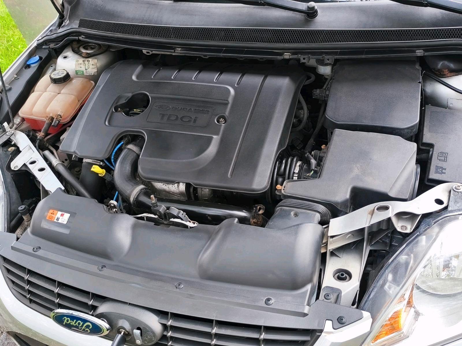Ford Focus 2011 — photo 9