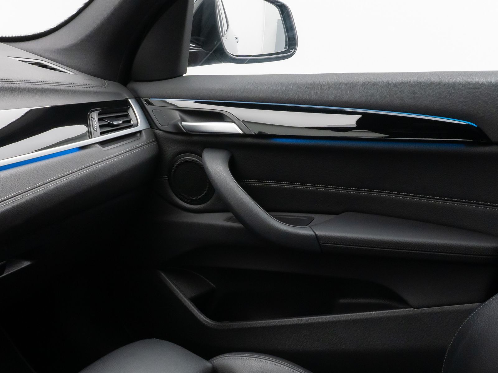 Fahrzeugabbildung BMW X1 xD25e Sport Line Kamera HUD DAB Komfort Navi+