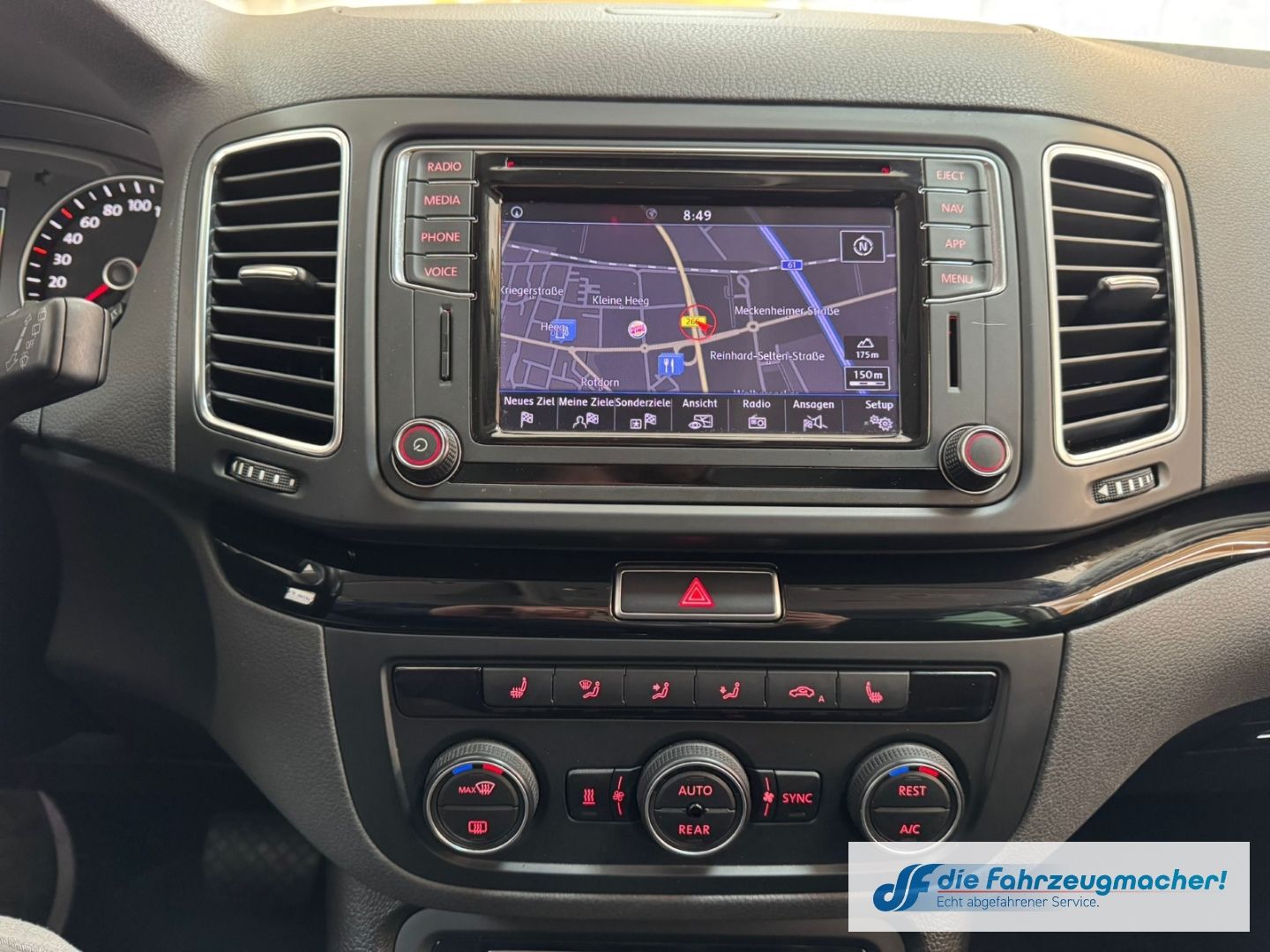Fahrzeugabbildung Volkswagen Sharan Highline BMT Start-Stopp Sportpaket Stand