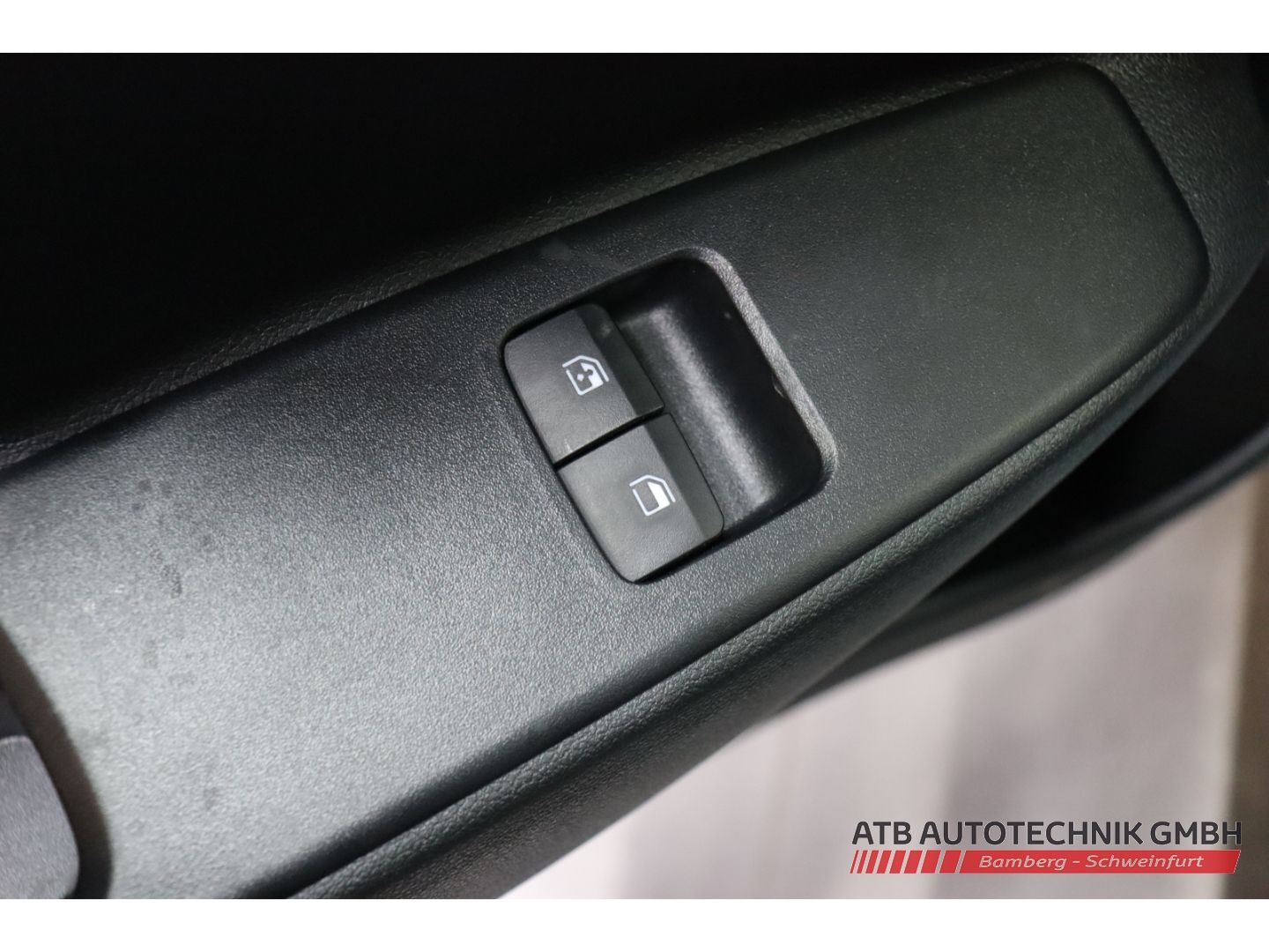 Fahrzeugabbildung Hyundai i10 Select MY25 1.0 Benzin 63 PS 5-MT 2WD Navi A