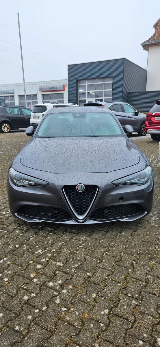 Fahrzeugabbildung Alfa Romeo Giulia 2.2 Diesel Super MT*Xenon*Nav*Langstr