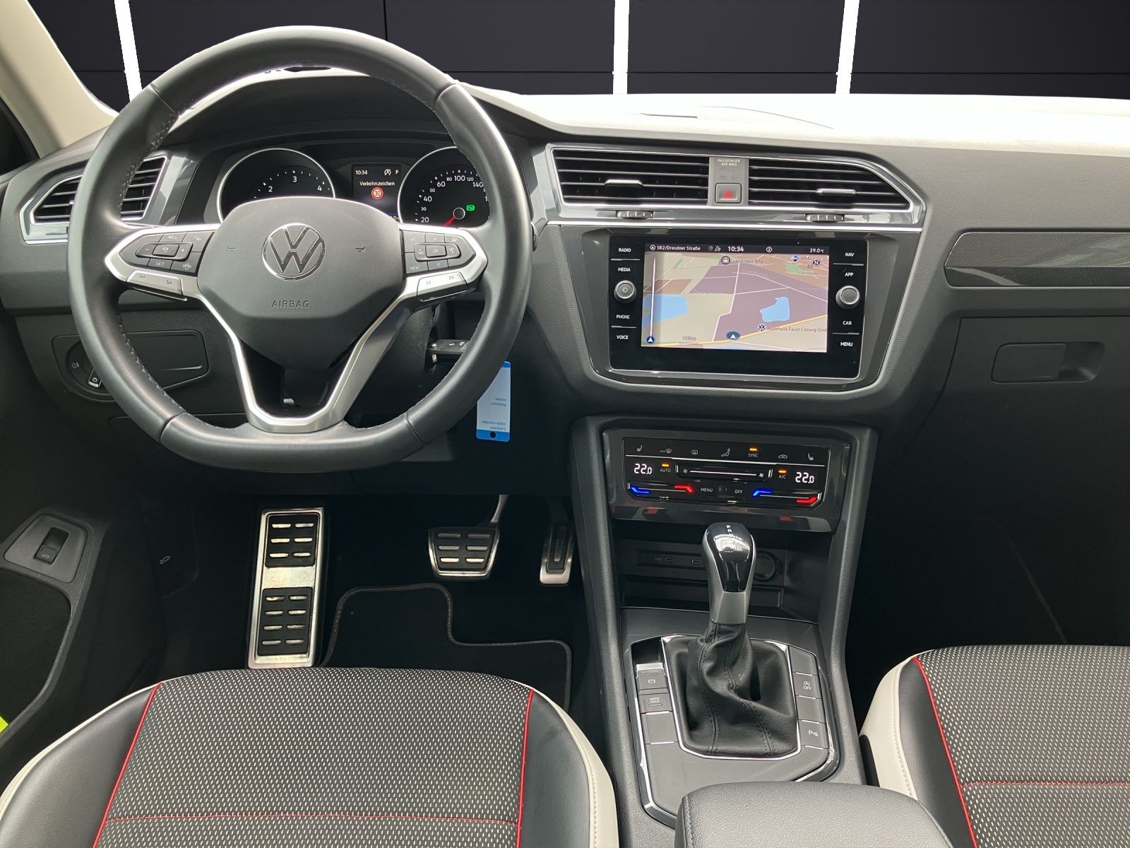 Fahrzeugabbildung Volkswagen Tiguan TDI Urban Sport DSG LED Navi ACC AHK PDC