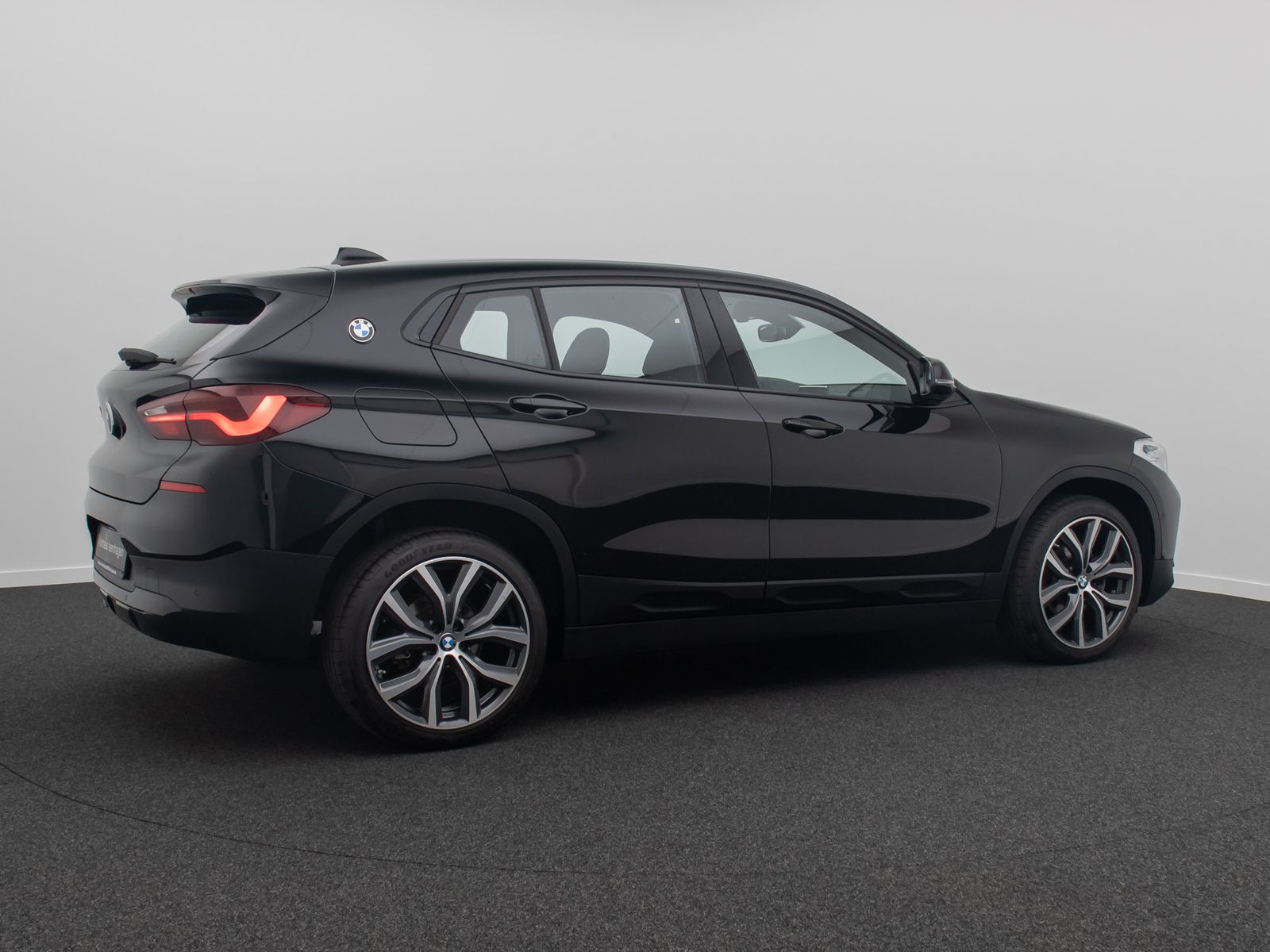 Fahrzeugabbildung BMW X2 sD18i AdvantagePlus HiFi DAB Sportsitz 19Zoll