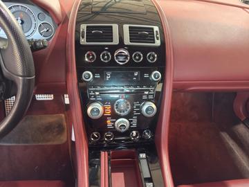 2011 Aston Martin DBS — миниатюра 14