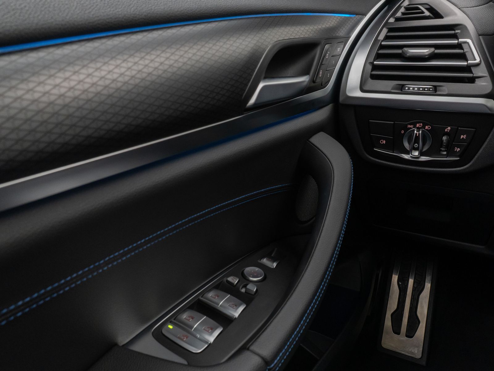 Fahrzeugabbildung BMW iX3 Impressive M Sport Panorama 360°HUD DAB H/K