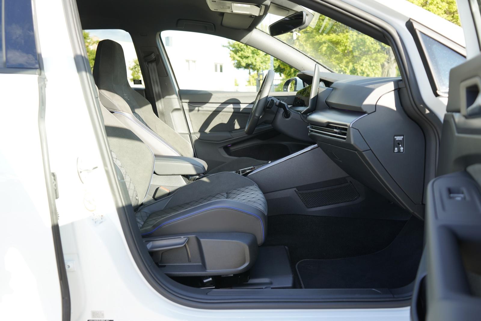 Volkswagen Golf VIII Variant 1.5 eTSI R-Line DSG LED Kamera, миниатюра 26