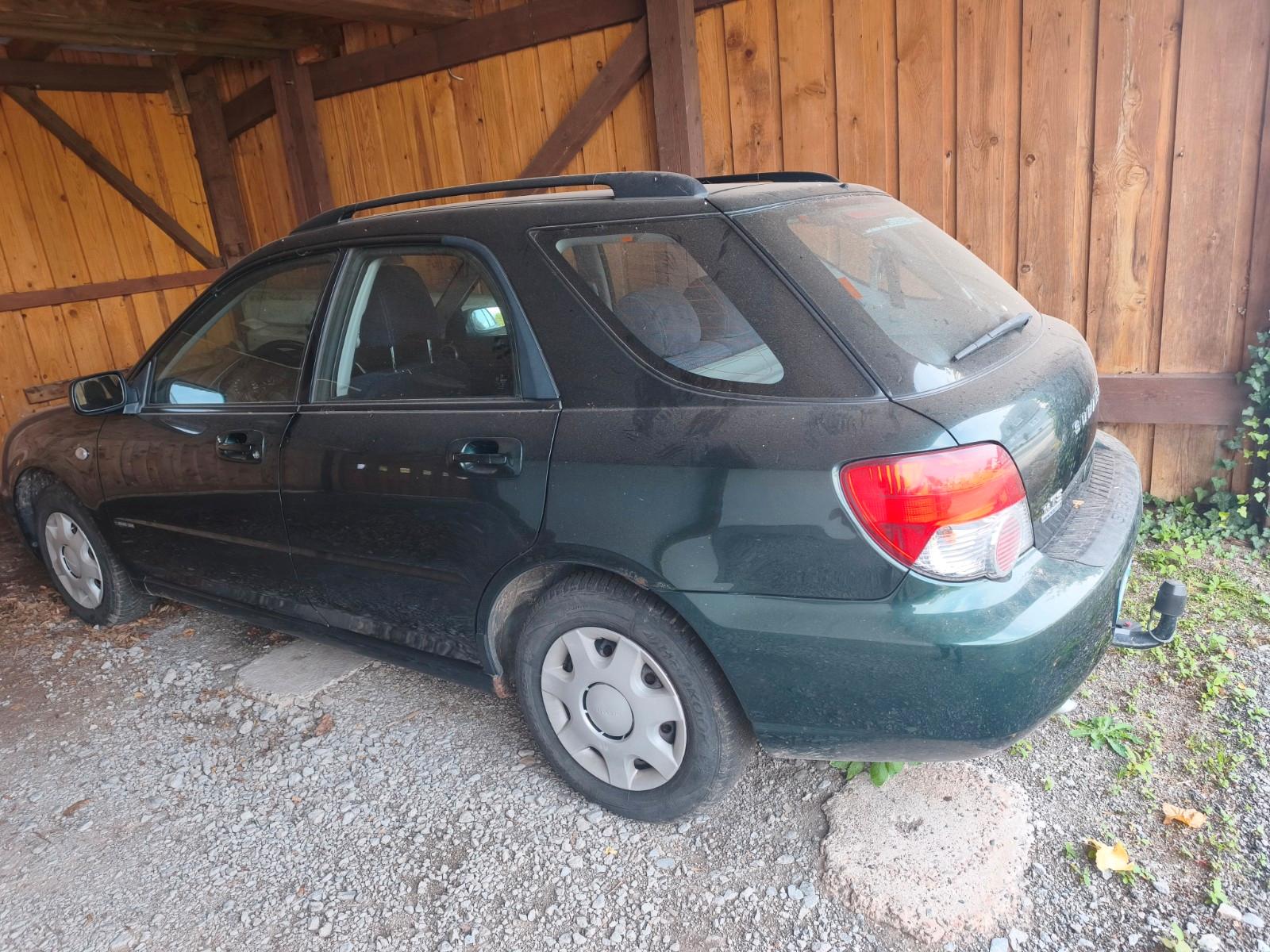Subaru Impreza 2004 — rear view