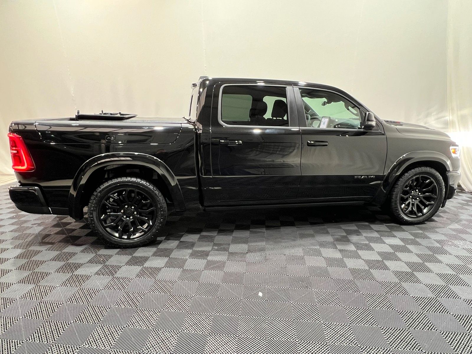 Fahrzeugabbildung Dodge RAM 1500 Limited Night  H/O 3.0L / MFT RTR Ed.
