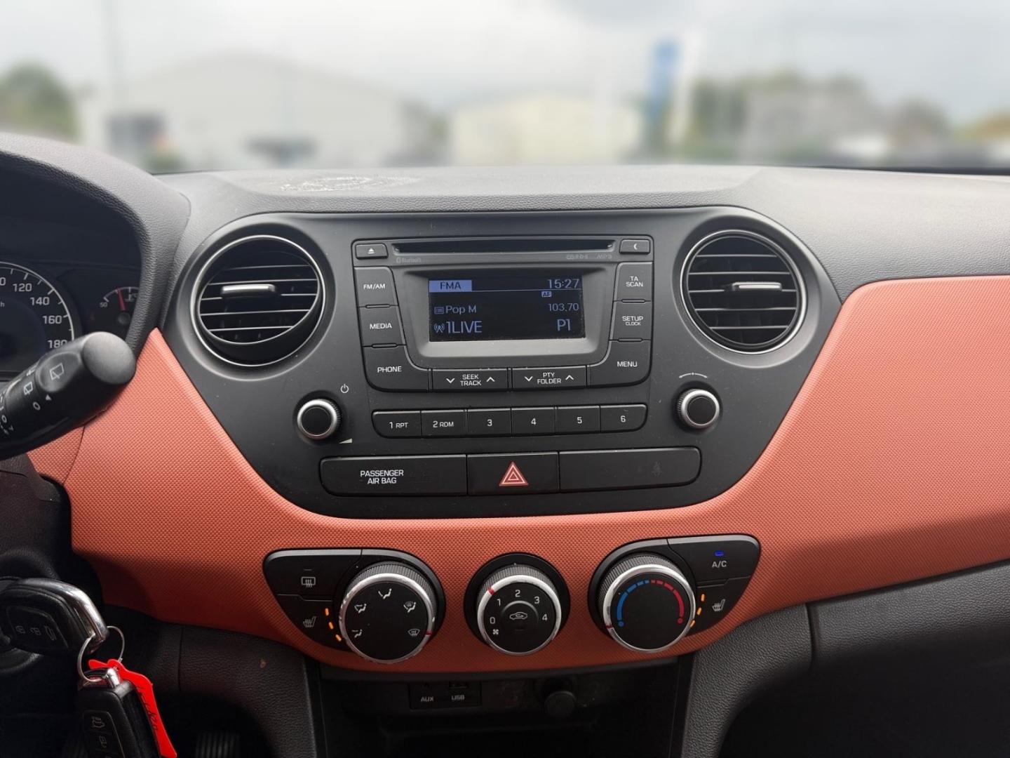 Hyundai i10 1.0 FIFA WORLD CUP  ALLWETTER+KLIMA+SHZ