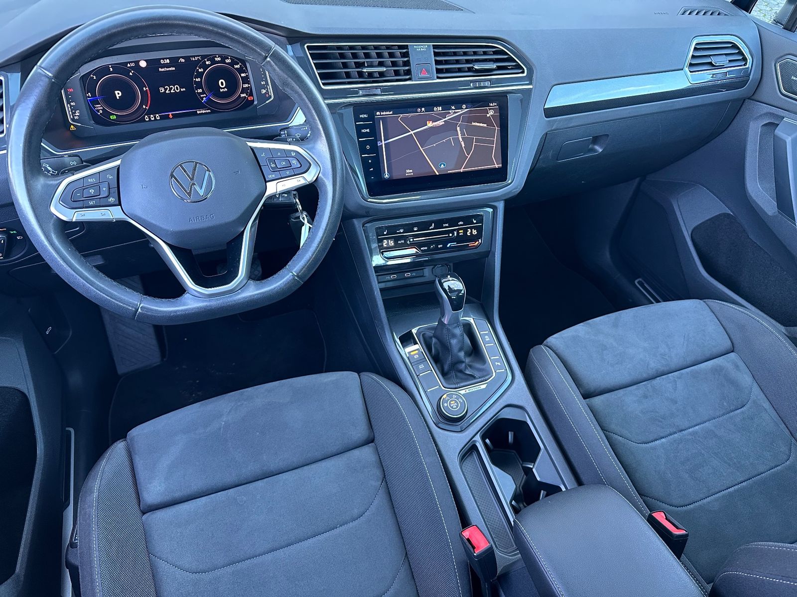 Fahrzeugabbildung Volkswagen Tiguan 2.0 TDI DSG 4Motion Life NAV+IQ-LIGHT