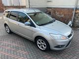 Ford Focus 1.6/TÜV NEU/1-Hand/Alufelgen/Klima - Ford Focus mit Benzin-Antrieb: Alufelgen
