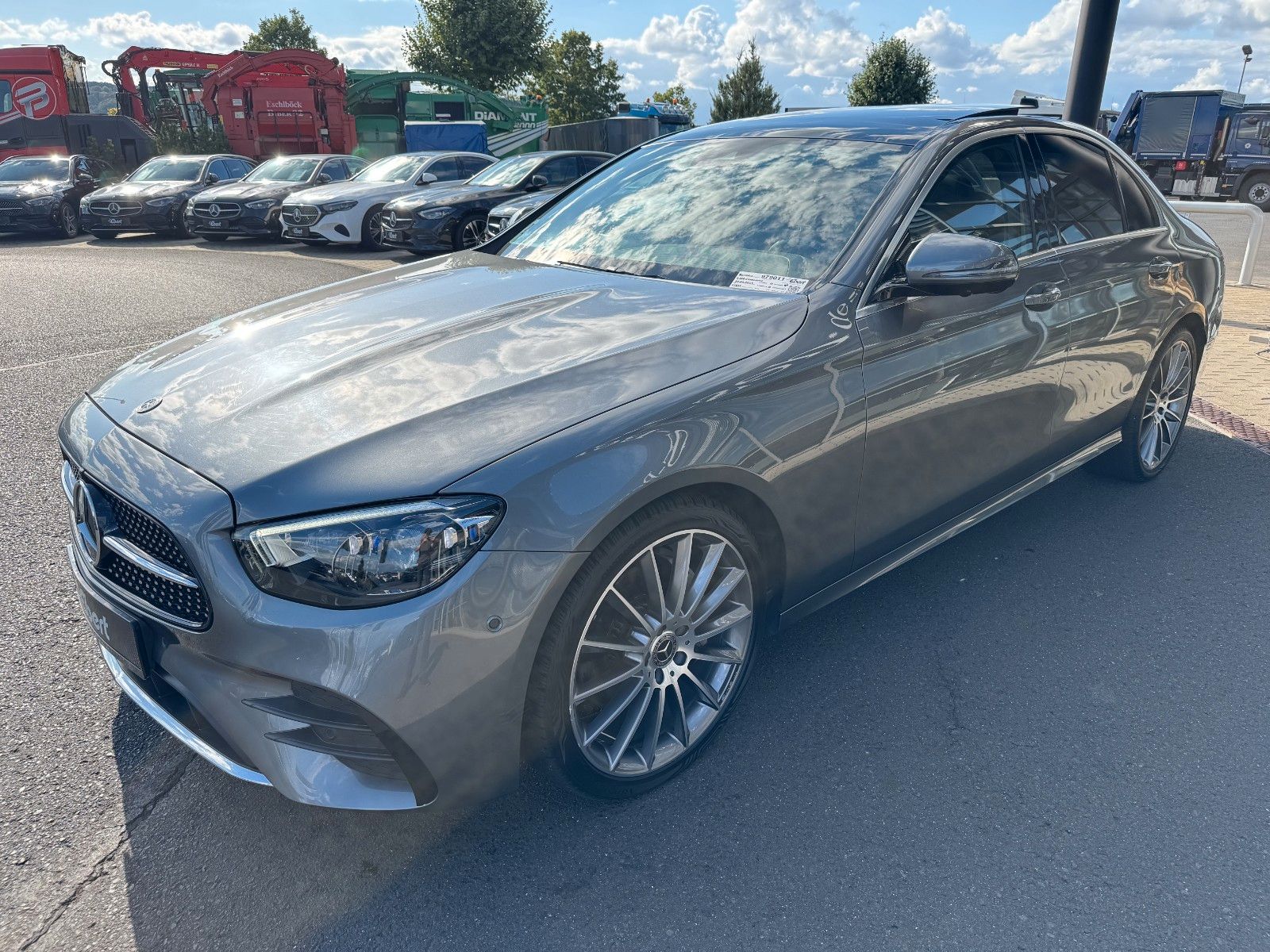 Fahrzeugabbildung Mercedes-Benz E 220d AMG+Pano+MultiBeam+Ambiente+TotW+360