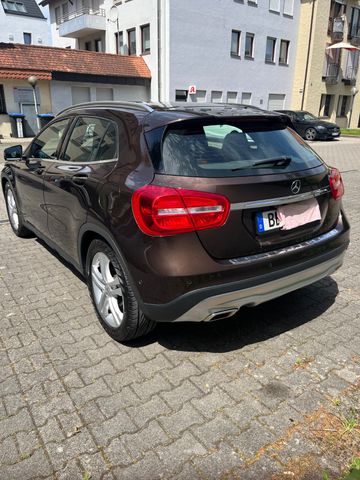 MERCEDES-BENZ GLA 180 d Urban/Nichtraucher/Garagenwagen