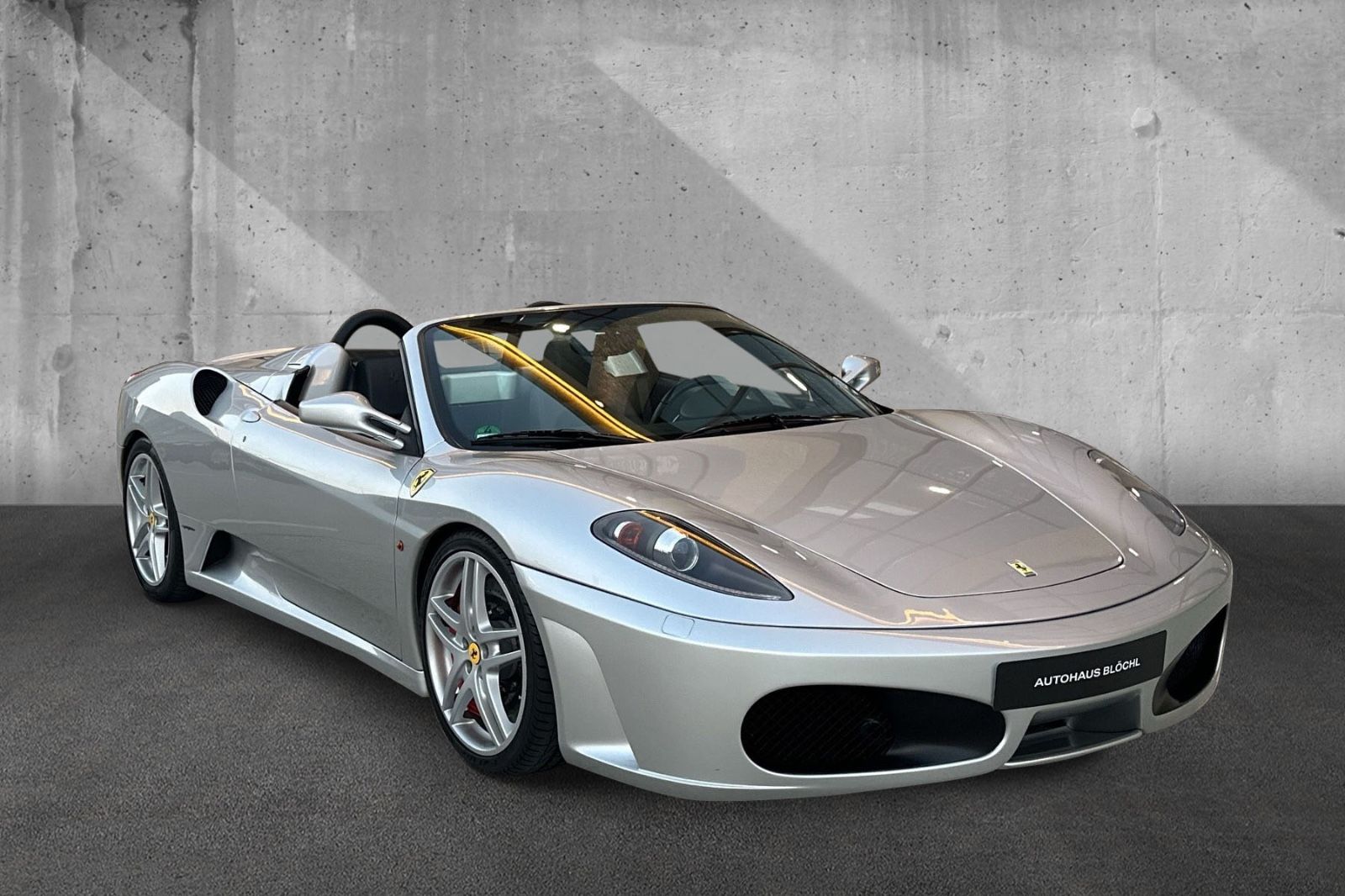 Fahrzeugabbildung Ferrari F430 Spider*PDC*Embleme*HiFi