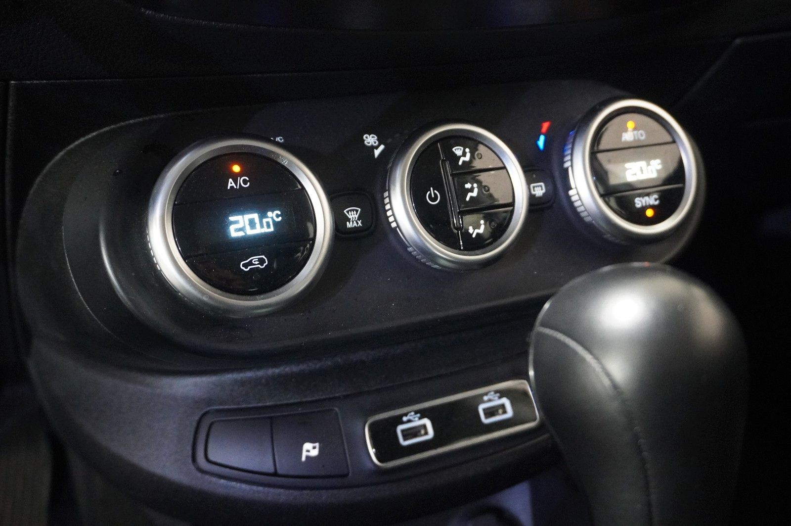 Fahrzeugabbildung Fiat 500X 1.3T CROSS DCT NAVI/LED/PDC/SPORT/TEMP/DAB+