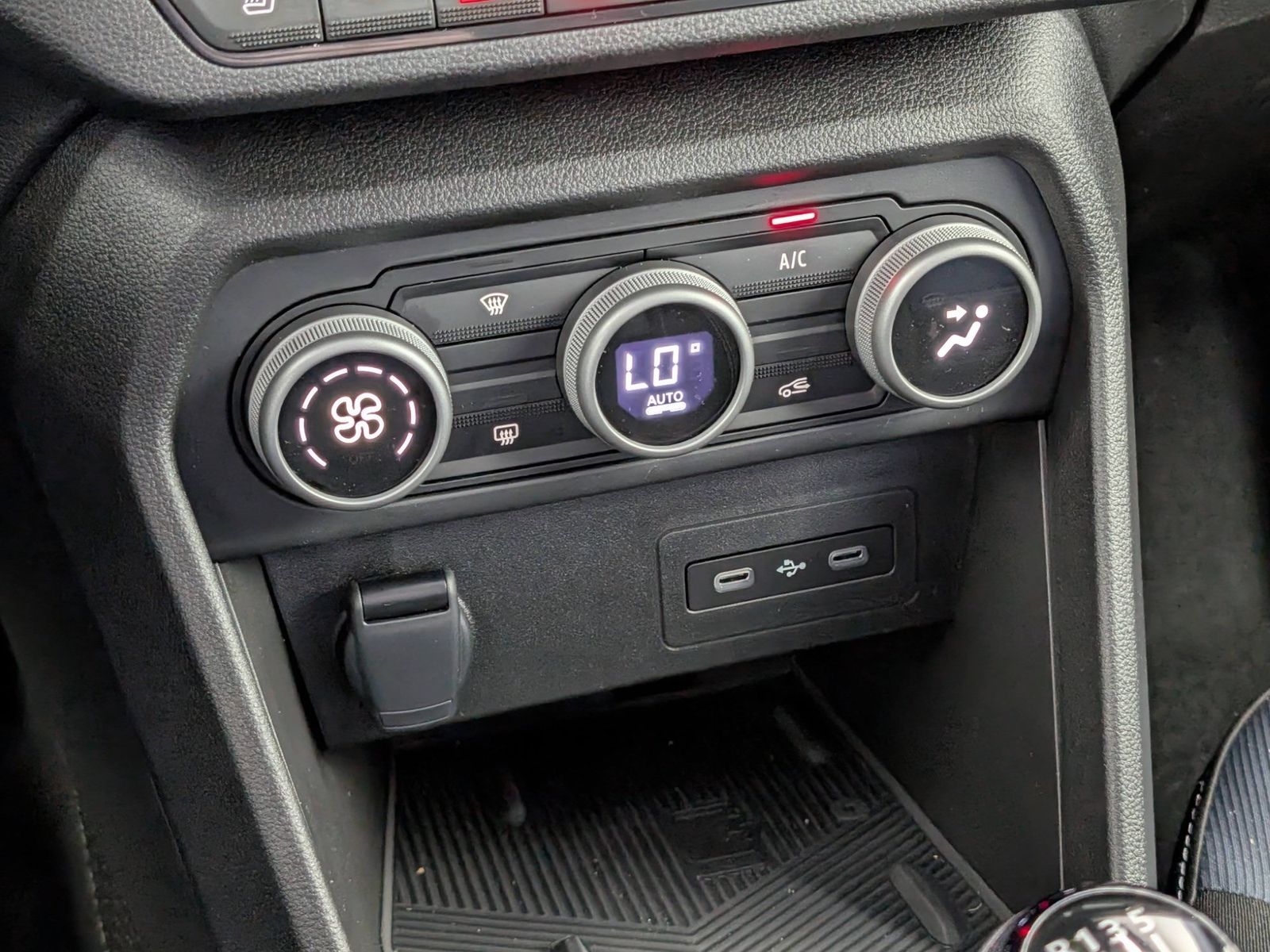 DACIA Jogger Journey TCe 110 Media Nav – Bild 17