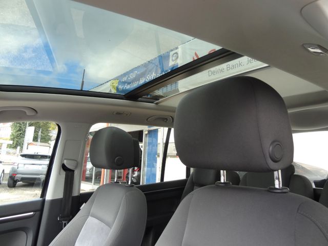 Fahrzeugabbildung Volkswagen Touran Highline/7-Sitz/Xenon/AHK/StH/Pano/