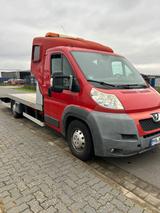 Peugeot Boxer Abschleppwagen - rote Peugeot Boxer