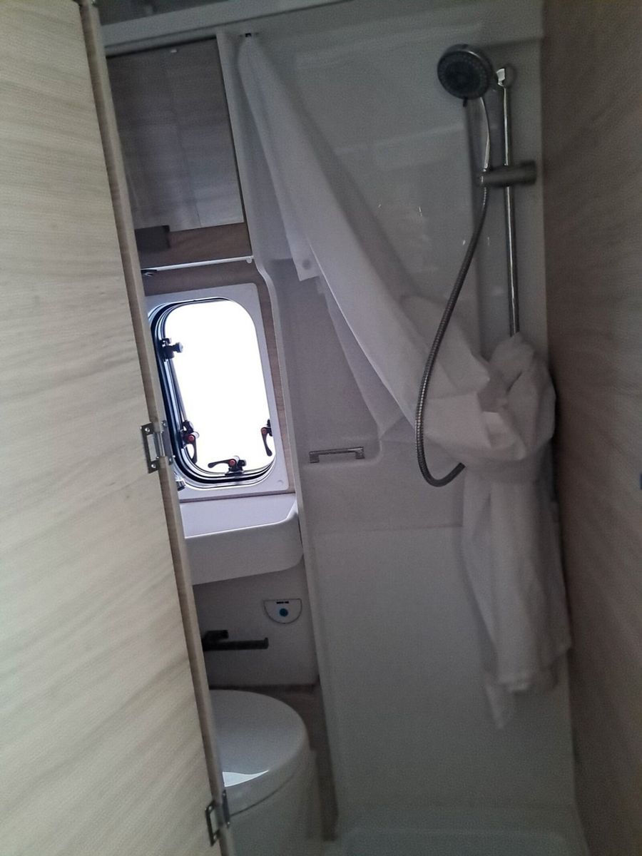 Fahrzeugabbildung Forster Livin Up V 599 HBL Markise,Radio,Allwetter,Solar