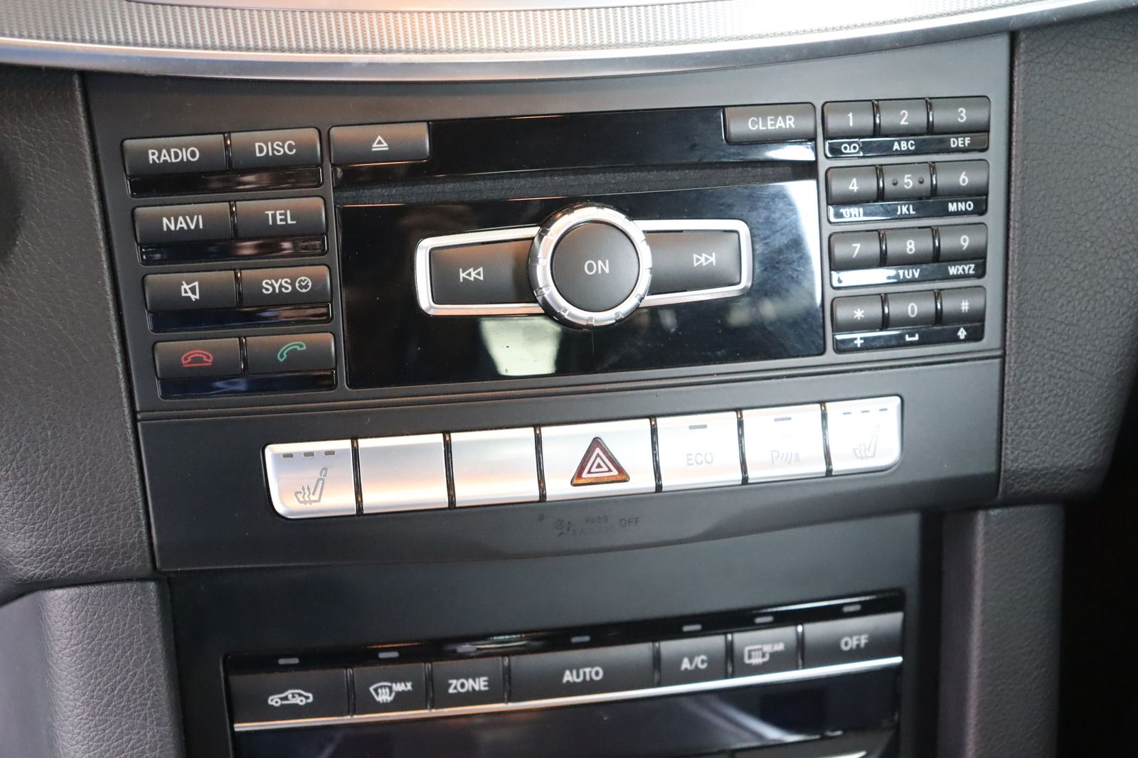 Fahrzeugabbildung Mercedes-Benz E 200 BlueTEC * LED * Navi * HU 03.2028 Avantgar