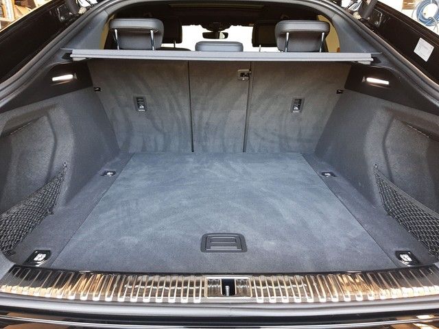 Fahrzeugabbildung Audi e-tron Sportback S Pano AHK Matrix StdHz HeadUp