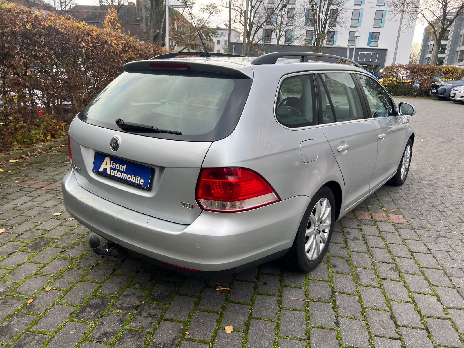 Volkswagen Golf 2009 — interior